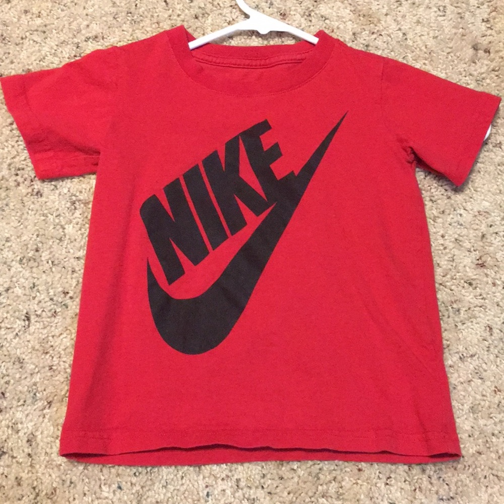Boys Nike tee size 5